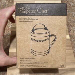 Pampered Chef Flour or Sugar Shaker Sifter

New and never used